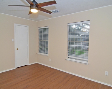 16915 Lighthouse View Drive - Photo Thumbnail 25