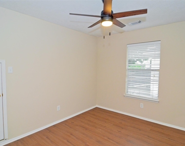 16915 Lighthouse View Drive - Photo Thumbnail 28