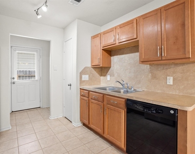 8923 Aurora Park Lane - Photo Thumbnail 9