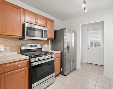 8923 Aurora Park Lane - Photo Thumbnail 10
