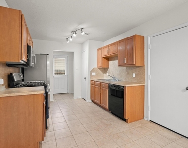 8923 Aurora Park Lane - Photo Thumbnail 7