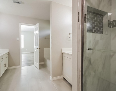 4805 E Parma Drive - Photo Thumbnail 11