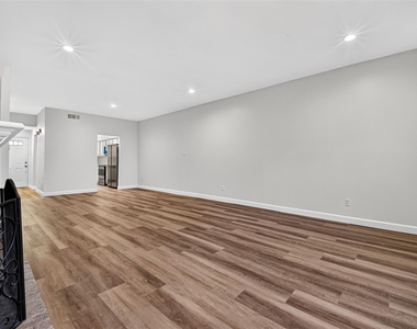 5916 Woodway Place Court - Photo Thumbnail 3