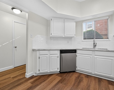 5916 Woodway Place Court - Photo Thumbnail 7