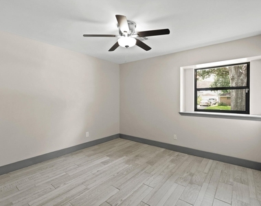 5522 Braesvalley Drive - Photo Thumbnail 18