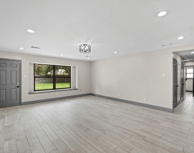 5522 Braesvalley Drive - Photo Thumbnail 8
