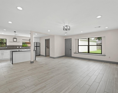 5522 Braesvalley Drive - Photo Thumbnail 3