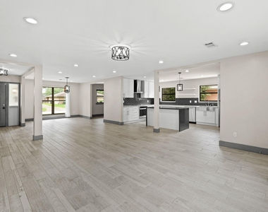 5522 Braesvalley Drive - Photo Thumbnail 4
