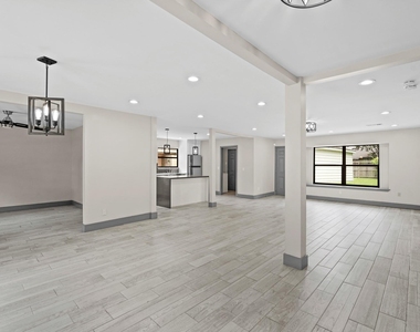 5522 Braesvalley Drive - Photo Thumbnail 2