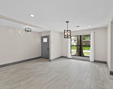 5522 Braesvalley Drive - Photo Thumbnail 9