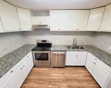 4914 Higgins Street - Photo Thumbnail 2