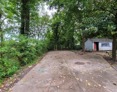 4914 Higgins Street - Photo Thumbnail 7