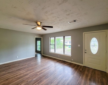 4914 Higgins Street - Photo Thumbnail 1