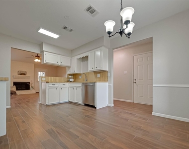 18726 Shannon Glen Lane - Photo Thumbnail 4