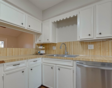 18726 Shannon Glen Lane - Photo Thumbnail 6