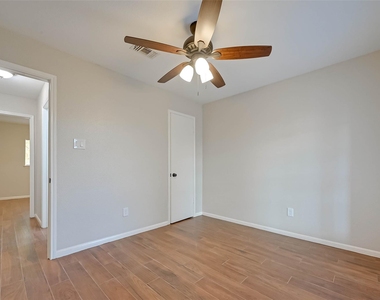 18726 Shannon Glen Lane - Photo Thumbnail 12