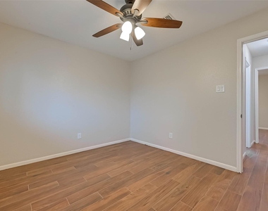 18726 Shannon Glen Lane - Photo Thumbnail 14