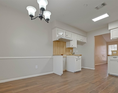 18726 Shannon Glen Lane - Photo Thumbnail 3
