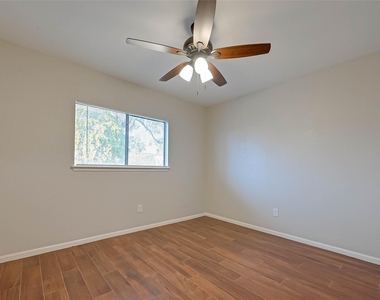 18726 Shannon Glen Lane - Photo Thumbnail 13