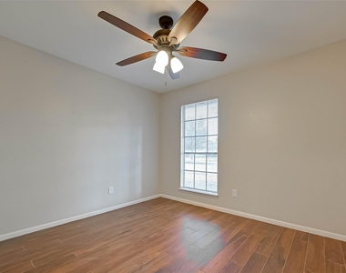 18726 Shannon Glen Lane - Photo Thumbnail 11