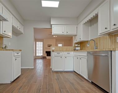 18726 Shannon Glen Lane - Photo Thumbnail 5