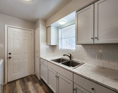 8312 Lavender Street - Photo Thumbnail 3
