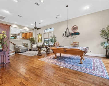 2334 Camden Drive - Photo Thumbnail 2