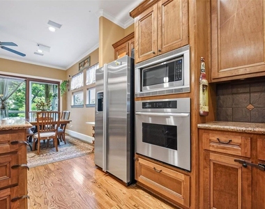 2334 Camden Drive - Photo Thumbnail 11