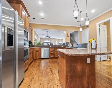 2334 Camden Drive - Photo Thumbnail 9