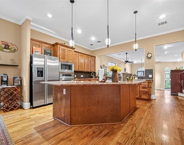2334 Camden Drive - Photo Thumbnail 8
