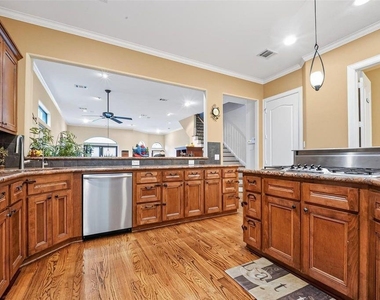2334 Camden Drive - Photo Thumbnail 10