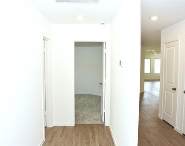 5135 Sunvalley Bend Drive - Photo Thumbnail 8