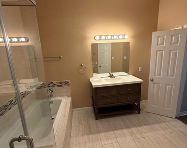 4122 Drake Street - Photo Thumbnail 6