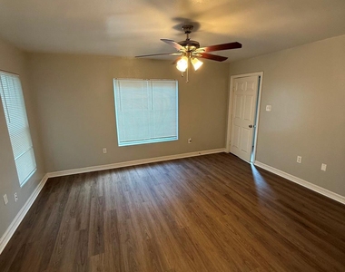 4122 Drake Street - Photo Thumbnail 4