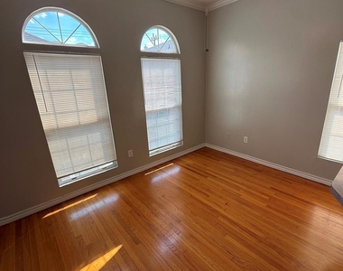 4122 Drake Street - Photo Thumbnail 14