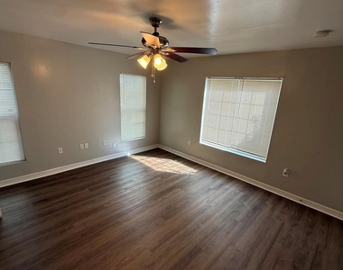 4122 Drake Street - Photo Thumbnail 21