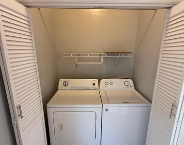 4122 Drake Street - Photo Thumbnail 17
