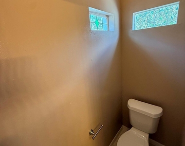 4122 Drake Street - Photo Thumbnail 7