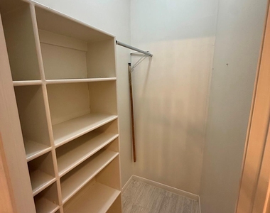 4122 Drake Street - Photo Thumbnail 5