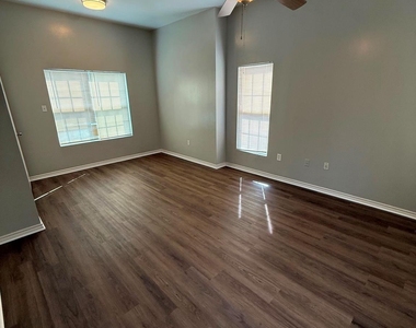 4122 Drake Street - Photo Thumbnail 2