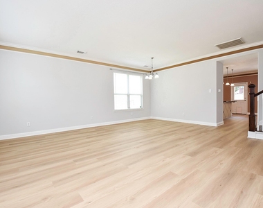 2415 Braypark Lane - Photo Thumbnail 5
