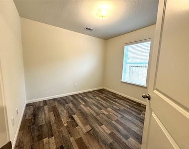9418 Sky Blue Drive - Photo Thumbnail 10