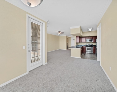 7575 Kirby Drive - Photo Thumbnail 6