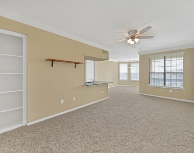 7575 Kirby Drive - Photo Thumbnail 3