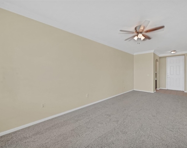 7575 Kirby Drive - Photo Thumbnail 14
