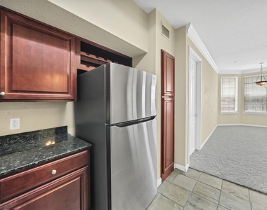 7575 Kirby Drive - Photo Thumbnail 8