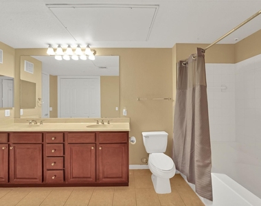 7575 Kirby Drive - Photo Thumbnail 16