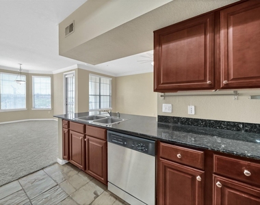 7575 Kirby Drive - Photo Thumbnail 9