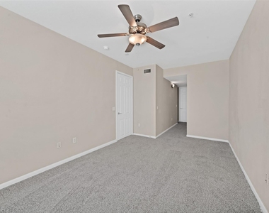 7575 Kirby Drive - Photo Thumbnail 12