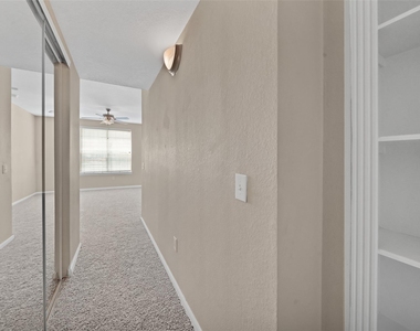 7575 Kirby Drive - Photo Thumbnail 20